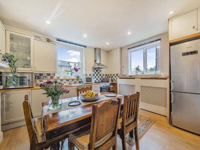 House for rent in Brompton, Greater London