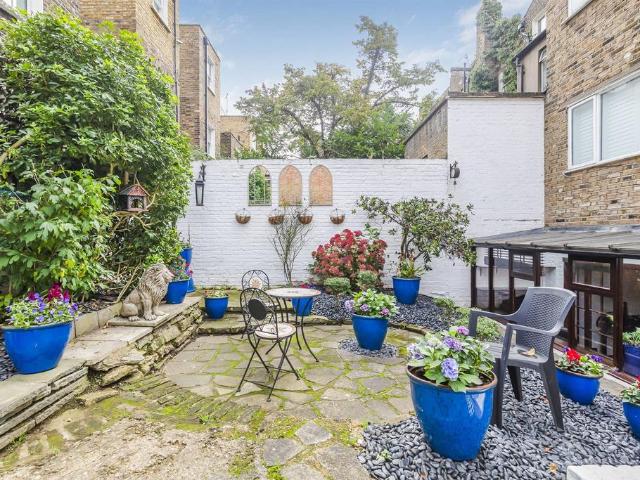 House for rent in Brompton, Greater London