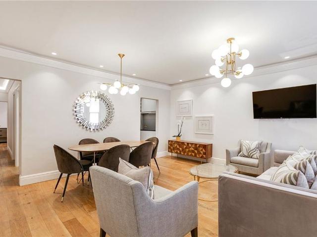 House for rent in Brompton, Greater London