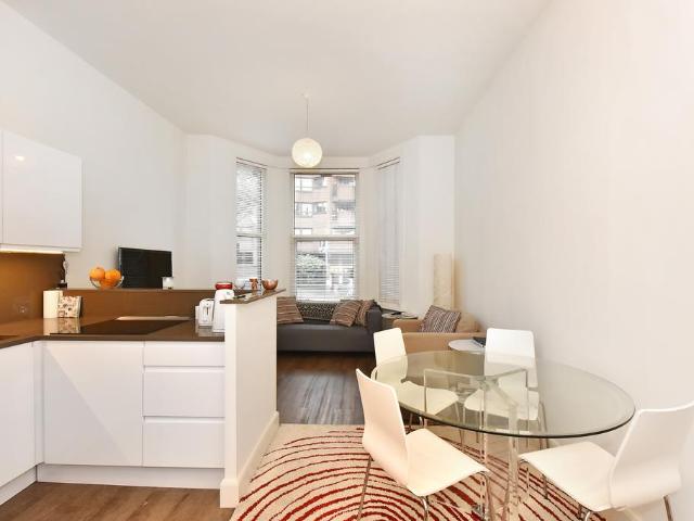 House for rent in Brompton, Greater London