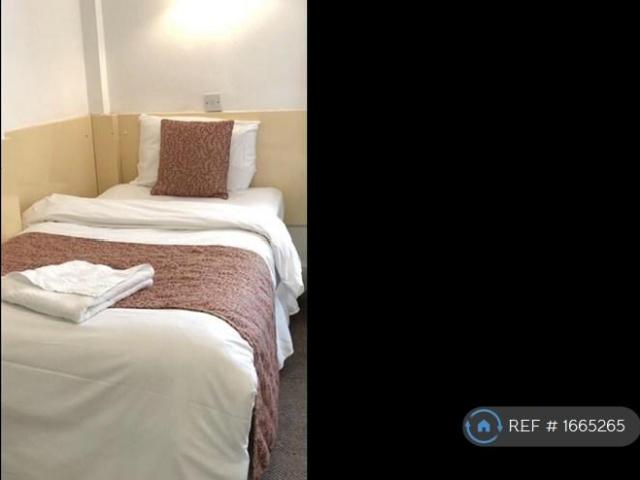 House for rent in Brompton, Greater London