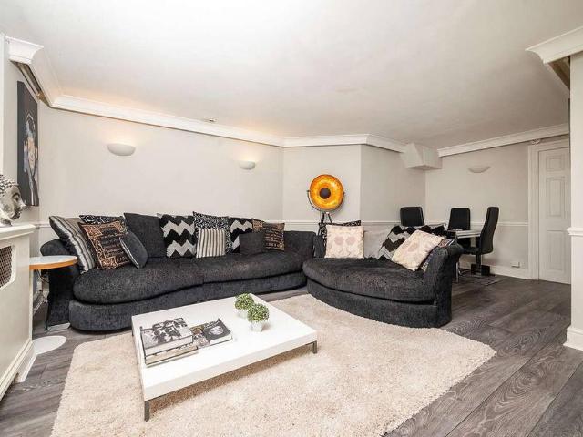 House for rent in Brompton, Greater London