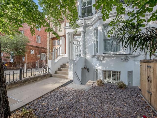 Apartment for rent in Brompton, Greater London
