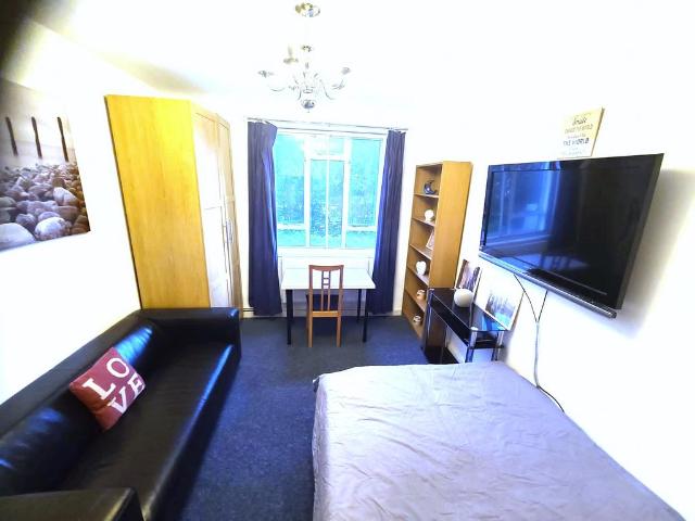 Apartment for rent in Lot's Village, Greater London