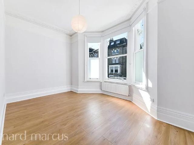 Apartment for rent in West Kensington, Greater London
