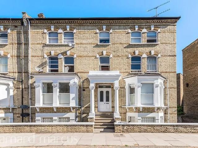Apartment for rent in West Kensington, Greater London