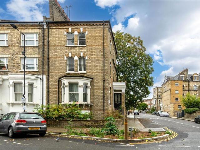 Apartment for rent in West Kensington, Greater London