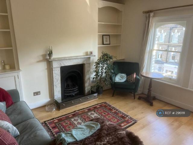 Apartment for rent in West Kensington, Greater London