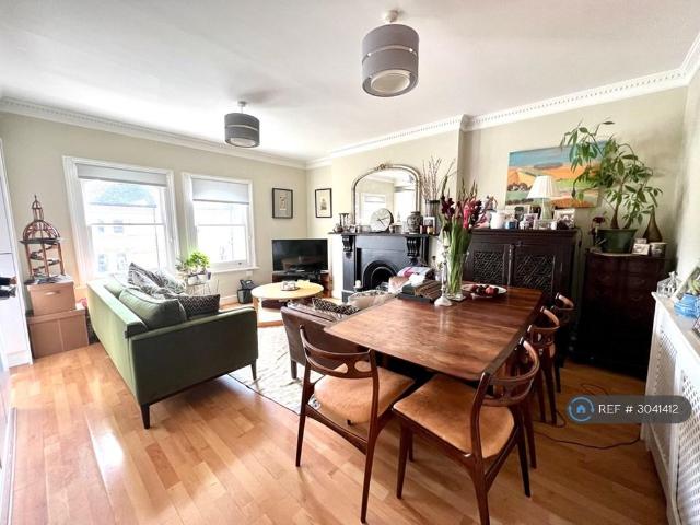 Apartment for rent in West Kensington, Greater London