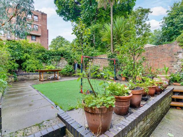 Apartment for rent in Brook Green, Greater London
