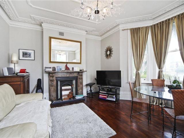 Apartment for rent in West Kensington, Greater London