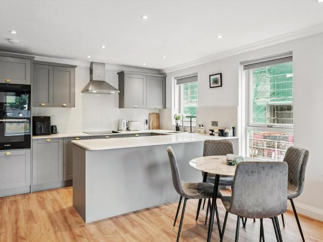 Apartment for rent in Brompton, Greater London
