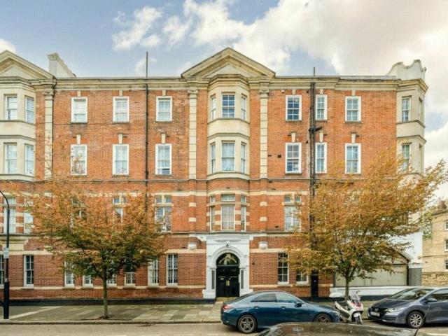 Apartment for rent in West Kensington, Greater London