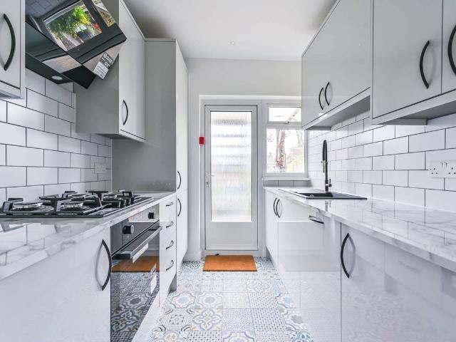 Apartment for rent in London Borough of Merton, Mitcham