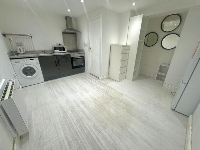 Studio for rent in Heeley, Isle Of Man