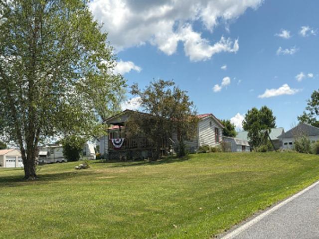 House for sale in Maple Hill, Brady Township