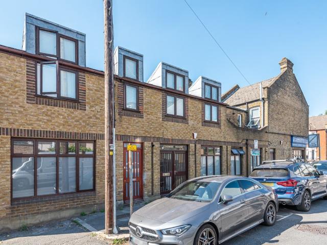 Apartment for rent in The Apostles, Greater London