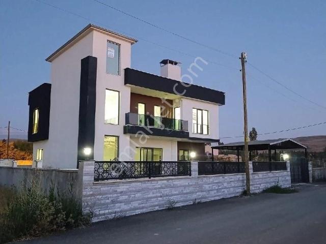 Edremit içerisinde satılık Villa