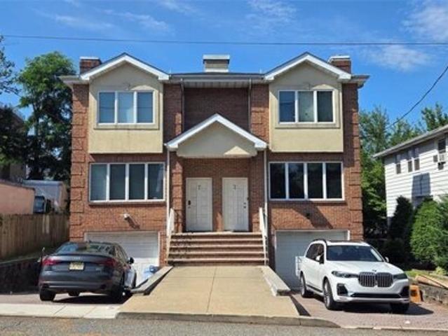 House for sale in Palisades Park