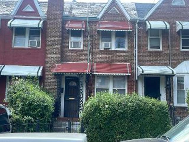 House for sale in The Bronx, Arverne