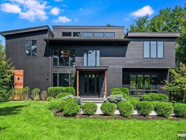 House for sale in Franklin Lakes