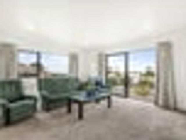 House for sale in Sunnynook