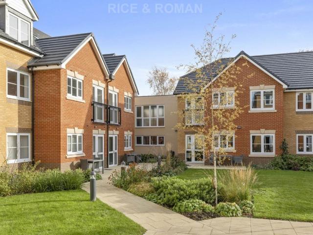 Apartment for rent in Blackhills, Surrey