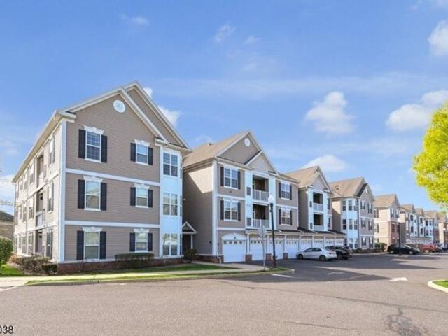 Condo for sale in Edison