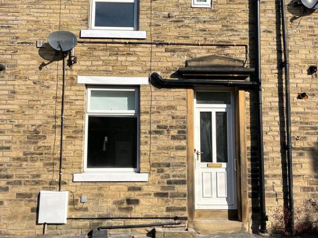 House for rent in Brookfoot, Brighouse