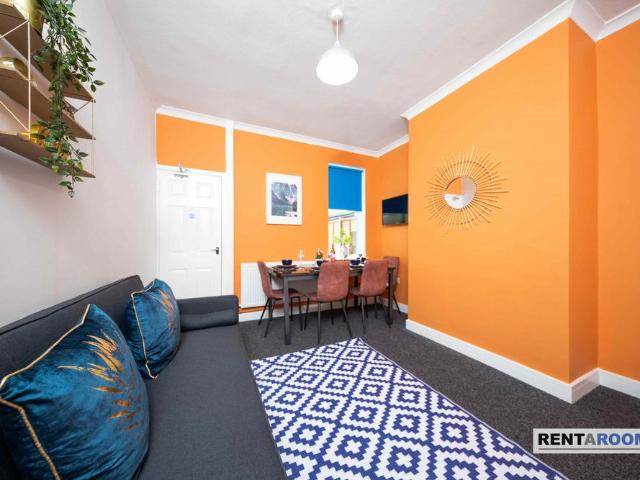 Room for rent in Chilvers Coton, Camp Hill