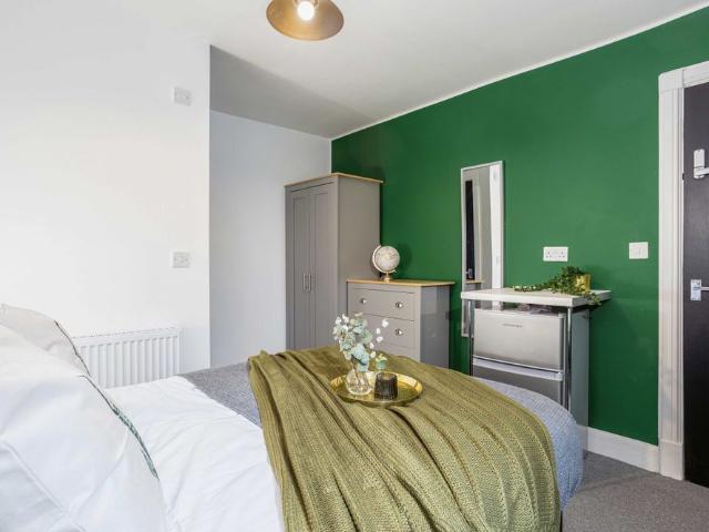 Room for rent in Chilvers Coton, Camp Hill