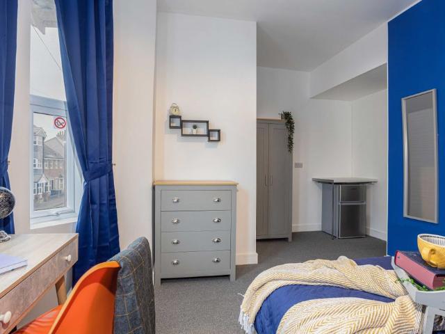 Room for rent in Chilvers Coton, Camp Hill
