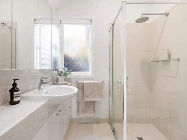 House for sale in Mckinnon