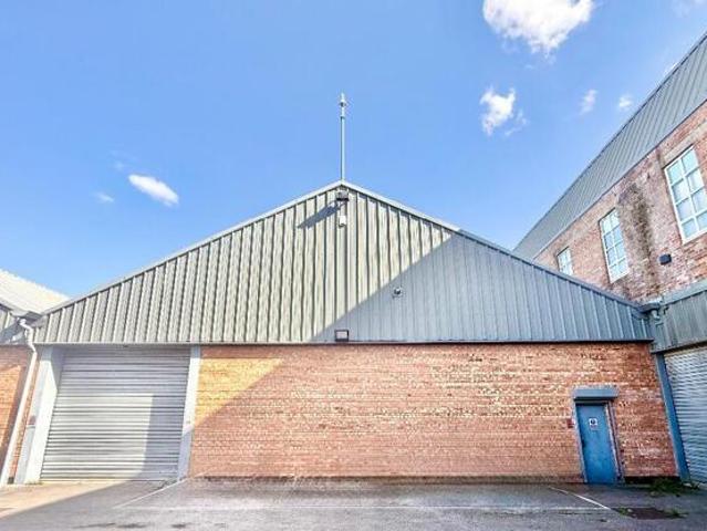 House for rent in Calderstones
