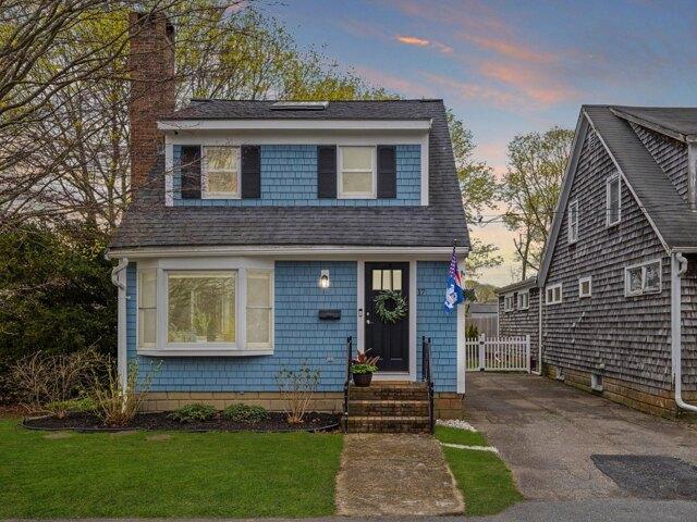 House for sale in Hyannis, Hyannis