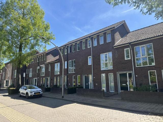 Woning te huur in Hendrik-ido-ambacht, Zuid Holland