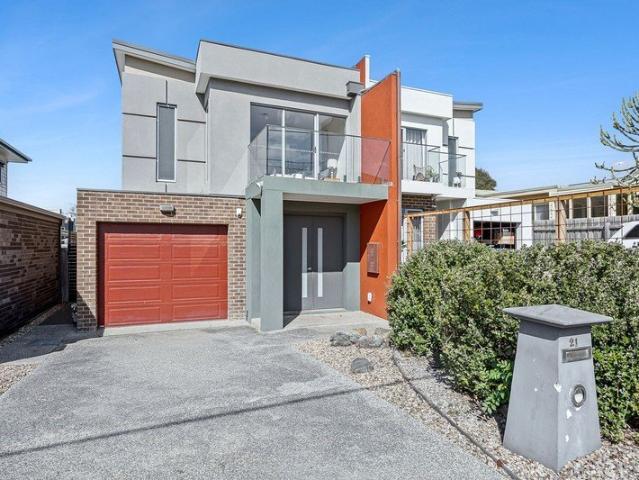 Townhouse for sale in Torquay, Victoria