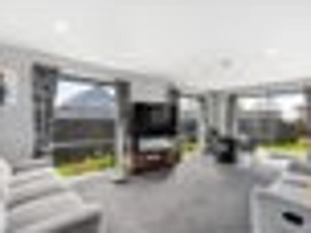 Apartment for sale in Chaslands, Canterbury