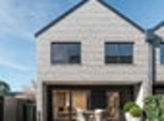 Townhouse for sale in Chaslands, Canterbury