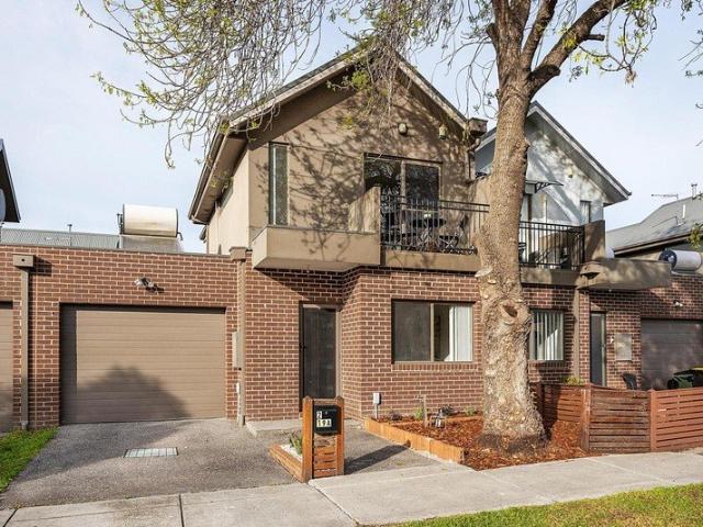 Townhouse for sale in Camerons Creek, Victoria