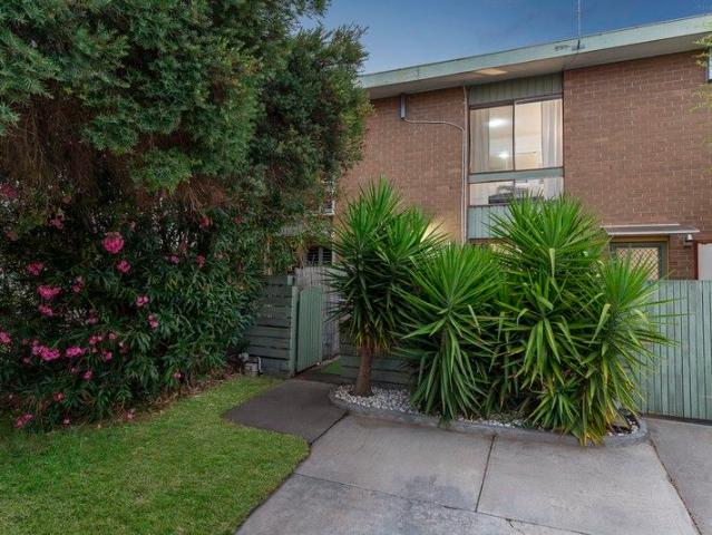 Townhouse for sale in Camerons Creek, Victoria