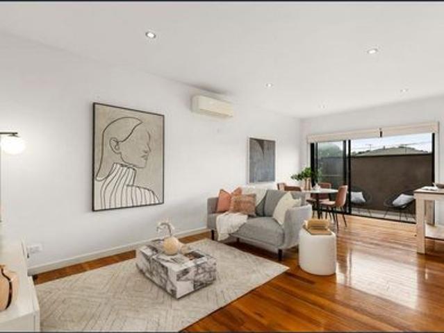 Townhouse for rent in Camerons Creek, Victoria