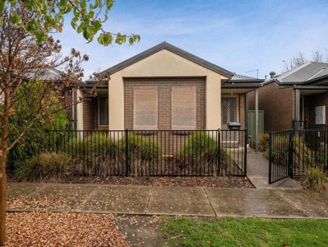 Townhouse for sale in Wodonga, Victoria