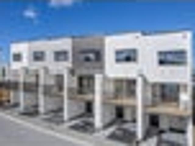 Townhouse for sale in Paremoremo