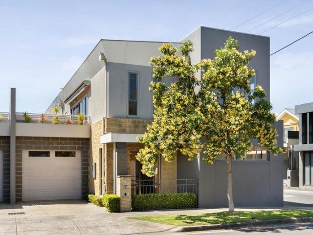 Townhouse for sale in Coburg, Melbourne