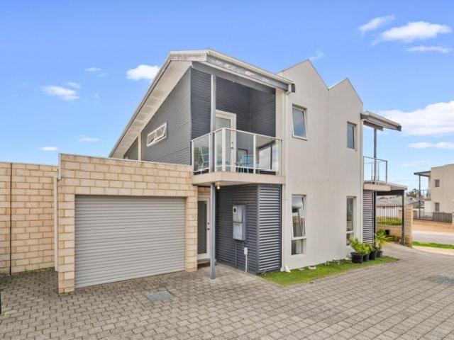 Townhouse for sale in Aubin Grove, Western Australia