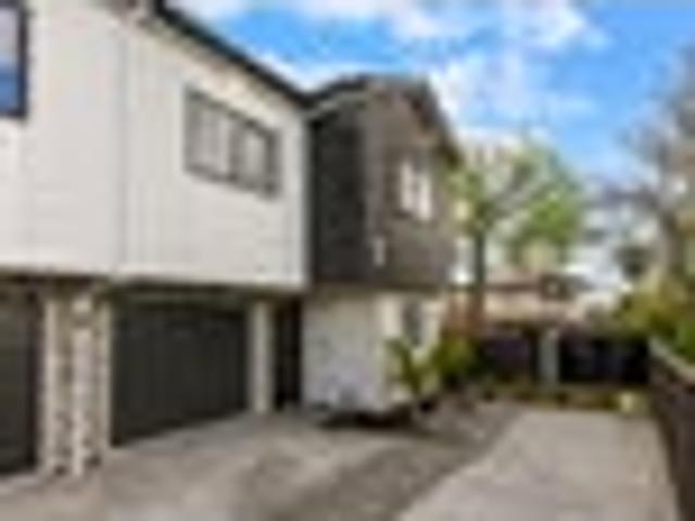 Townhouse for sale in Beach Haven, Kaipātiki