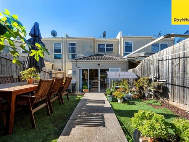 Townhouse for sale in Camerons Creek, Victoria