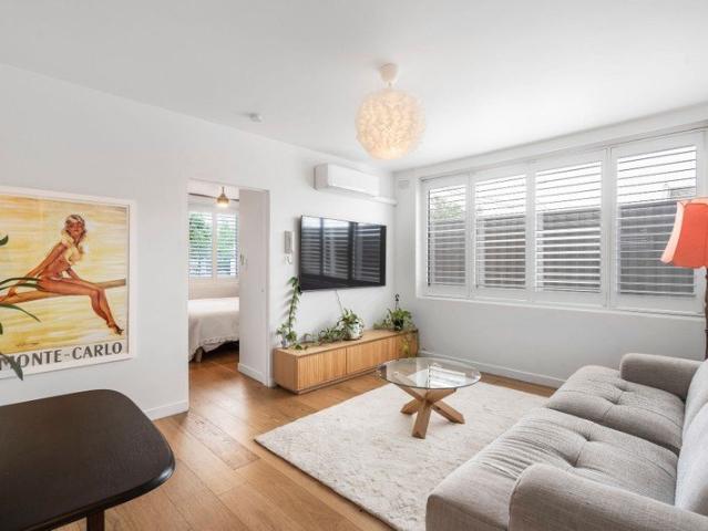 Apartment for sale in Aberfeldie, Melbourne