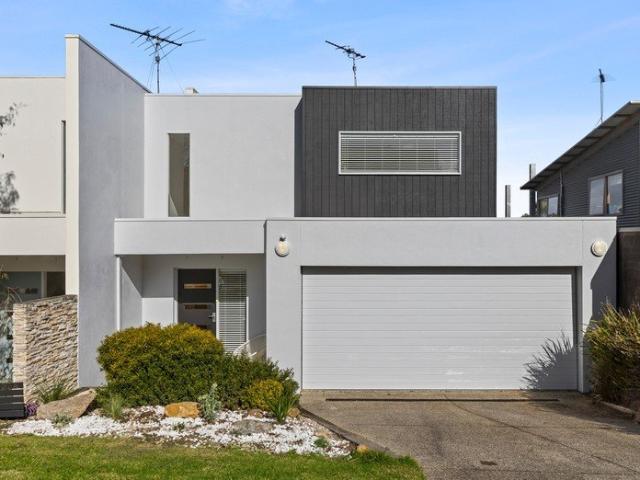 Townhouse for sale in Torquay, Victoria